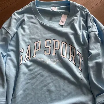 GAP의 스카이블루 티셔츠입니다!