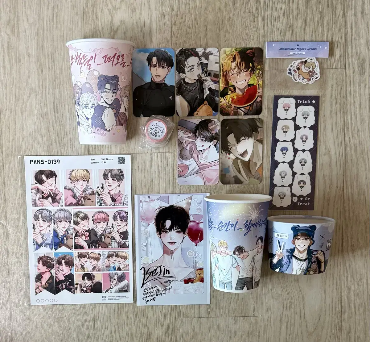 The World is Money and Power Cafe Keunse Season's Greetings Poca Photo card Cup Holder Sticker - Bok-eo