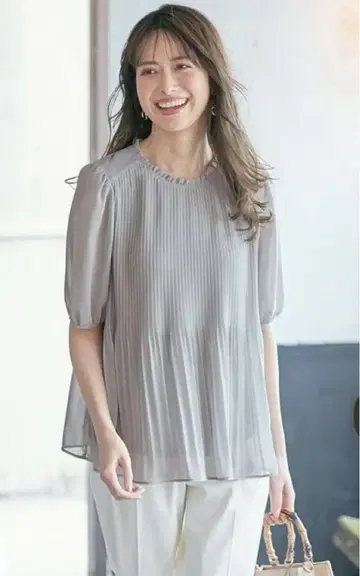 anySiS 워셔블 에어리 플리츠 블라우스 미사용