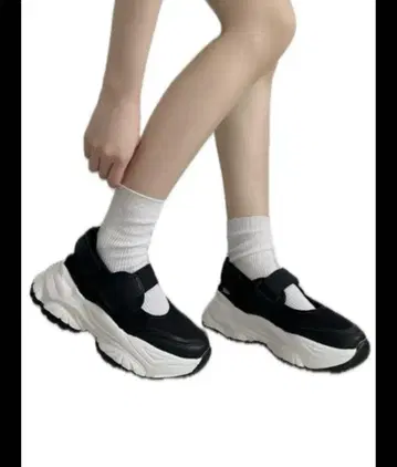 Shoes in Closet 경량 통굽 볼륨 밑창 벨크로 스트랩