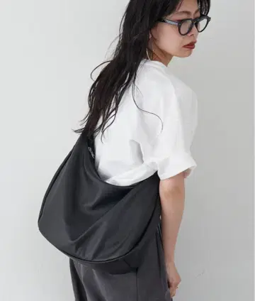 컨디션 최상 russet 소프트 가죽 라운드 빅 숄더백