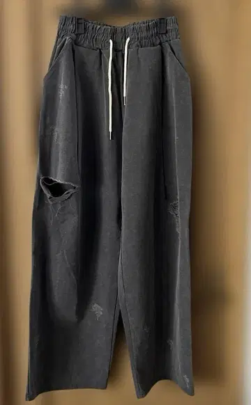 블랙 데미지 가공 와이드 팬츠
