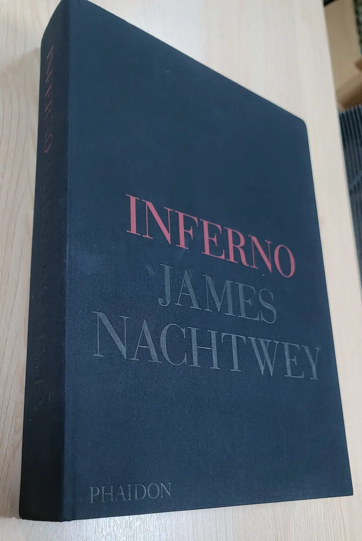 James Nachtwey Inferno hard cover | 브랜드 중고거래 플랫폼, 번개장터