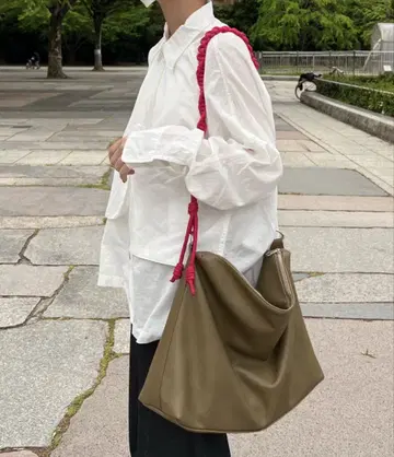 shesame 시솜 인조 가죽 숄더백