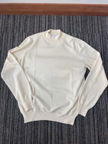 GRAN SASSO 그랑사쏘 모크넥 블랙 50