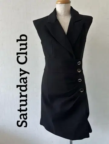 Saturday club 블랙 버튼 무지 반팔 허리 라인이 들어간 원피스