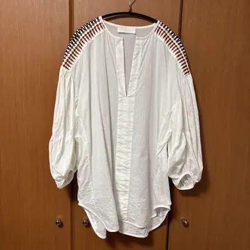 마메쿠로구치 자수 블라우스