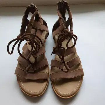 SOREL 브라운 레이스업 샌들