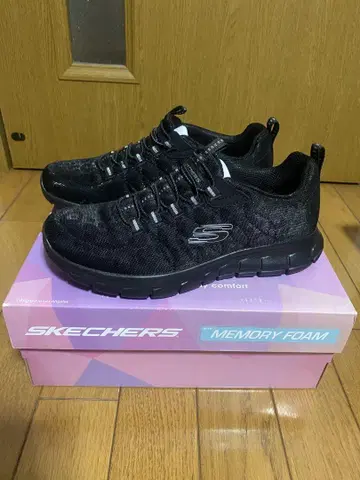 스케쳐스 메모리 폼 스니커즈 레오파드 무늬 24cm