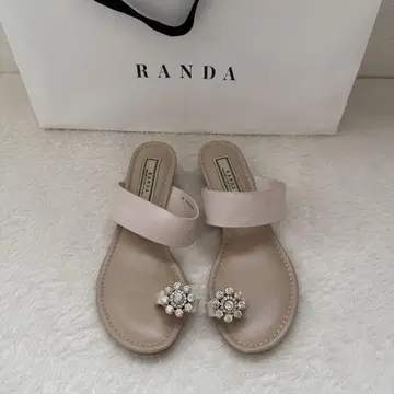 RANDA 비쥬가 달린 플랫 샌들 M 사이즈
