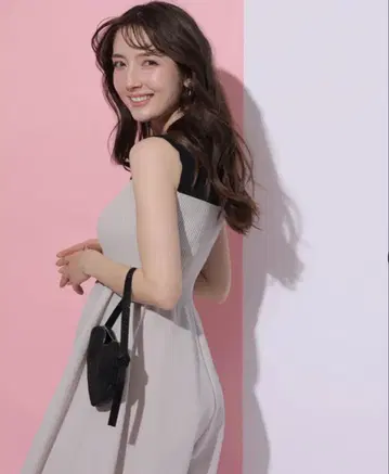 아푸와이저 리셰 홀 의류 뷔스티에 절개 원피스 그레이지 SS