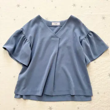 슬로브 이에나 자카드 프릴 슬리브 블라우스