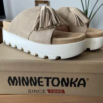 MINNETONKA 볼륨 태슬 샌들 사이즈 9