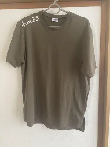 봄비아르 티셔츠