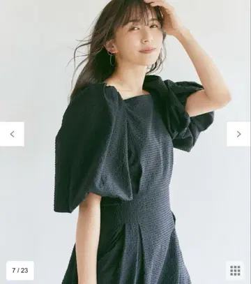 온워드 유키 마오미 콜라보 스퀘어 넥 퍼프 슬리브 원피스