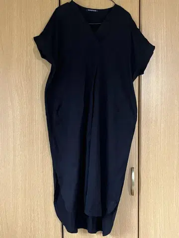 블랙 V넥 반팔 티셔츠 원피스