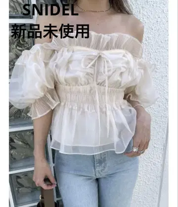 개더 프릴 오프숄더 블라우스