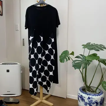 블랙 앤 화이트 도트 무늬 반팔 롱 원피스