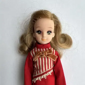 2대째 뉴 리카짱의 친구 하루미짱 의상과 마그넷의 빨간색 신발 포함