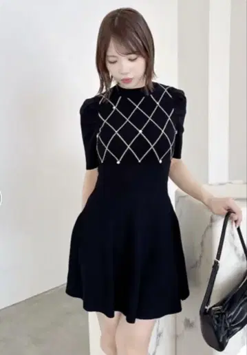 dazzlin 모티프 패턴 반팔 니트 원피스 BLK