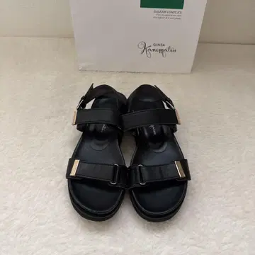 긴자 카네마츠 블랙 스트랩 샌들