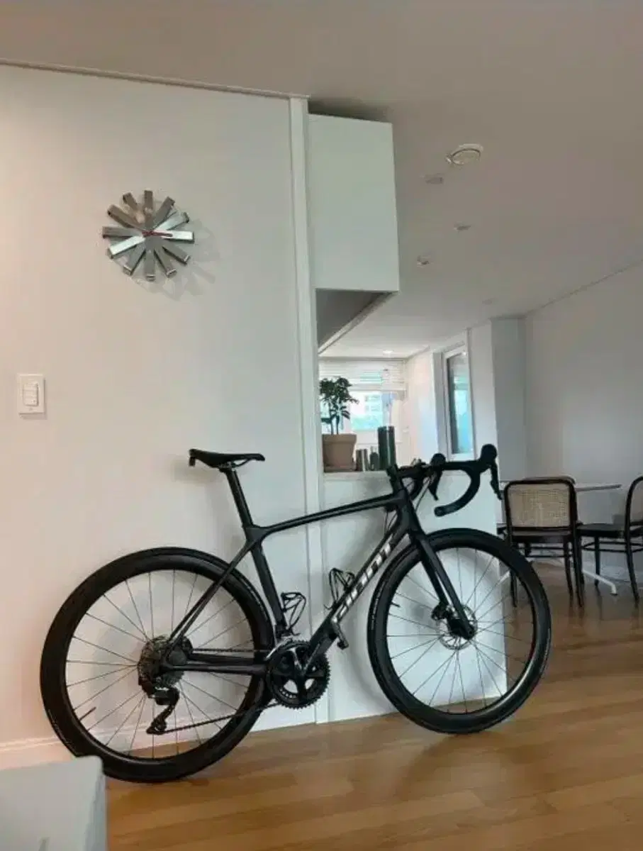 (Includes Garmin 530) Giant TCR Advanced 1 KOM