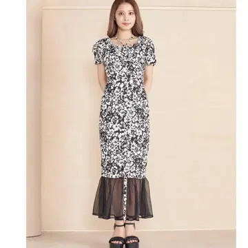 Darich 다리치 플로럴 오픈 쓰리 슬리브 롱 원피스 블랙