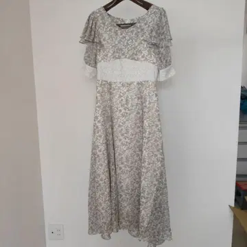 머큐리 듀오 꽃무늬 프릴 소매 원피스