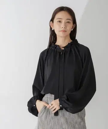 [새상품 미사용 택 포함] 나노 유니버스 프릴 칼라 보우타이 블라우스