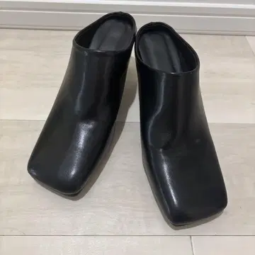 블랙 골드 볼 힐 뮬