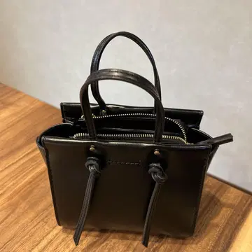 블랙 가죽 미니 핸드백