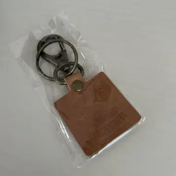 슈퍼 비버 스퀘어 가죽 키링 브라운