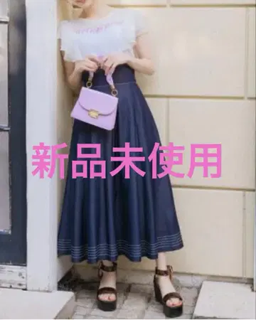 헴 스티치 플레어 스커트