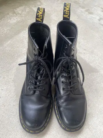Dr. Martens 블랙 워크 부츠