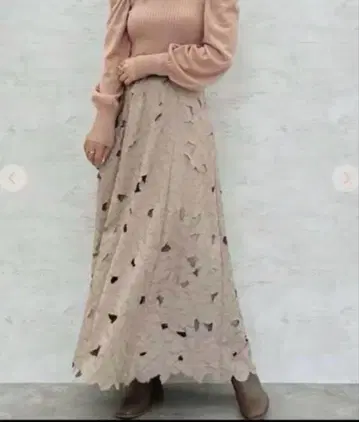 새상품급 코코딜 자수 플레어 롱 스커트