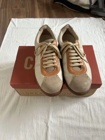 CAMPER 화이트/오렌지 스니커즈