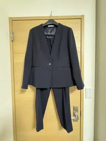 네이비 수트 세트 자켓과 팬츠