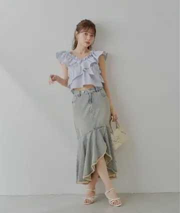 [ Chico ] 밑단 프린지 타이트 플레어 데님 스커트