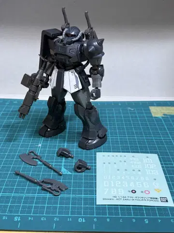 조립 완료 hg 액트 자쿠 키실리아 부대 기체
