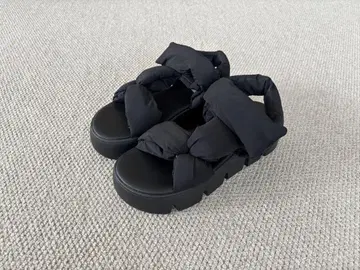 STEVEMADDEN BONKERS 블랙 쿠션 벨트 샌들 8