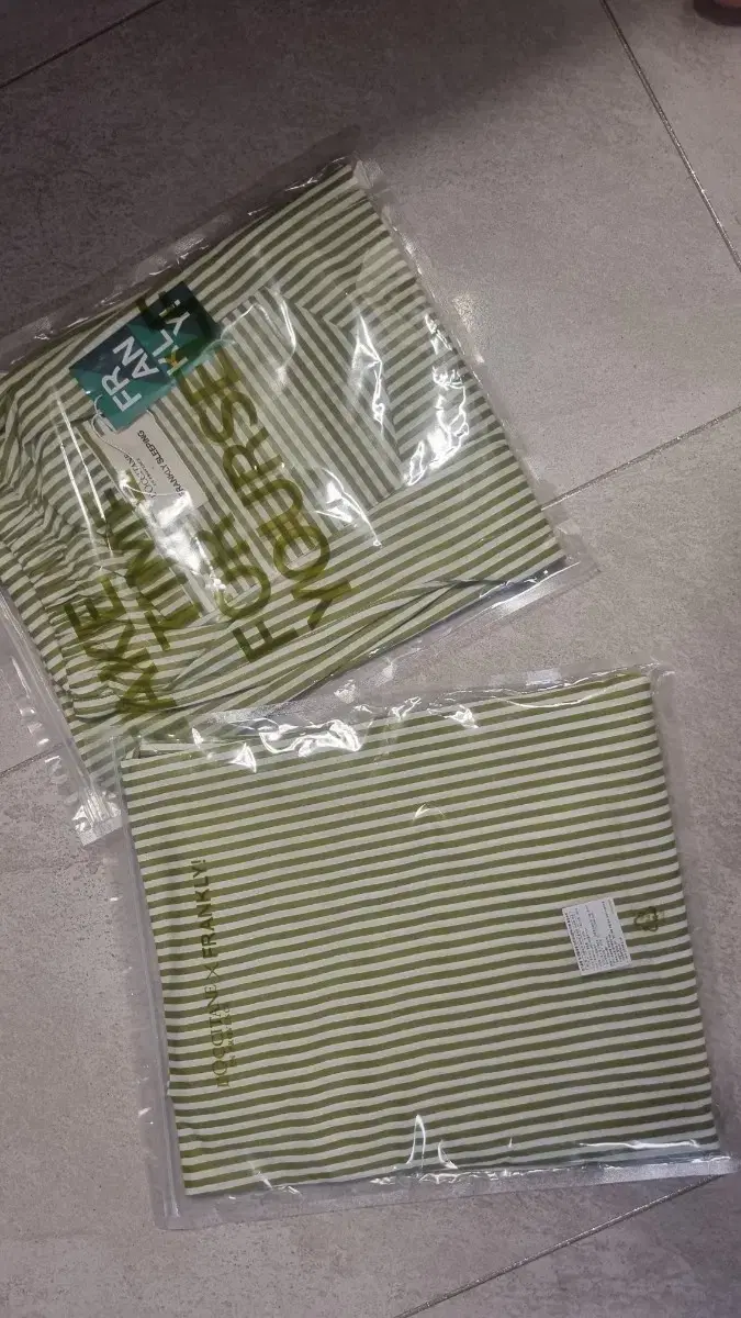 L'occitane Provence Franklin Pajamas, 7,000 each
