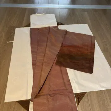 오시마 명주 기모노. 브라운과 빨간색 그라데이션