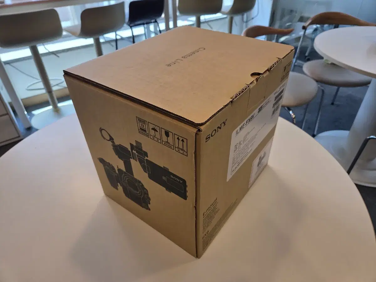 Sony FX6 (Handle + Monitor + Battery)