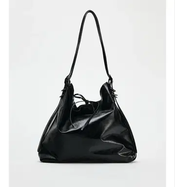 택 포함 새상품 ZARA 버클 디테일 버킷백 토트백 블랙 색상