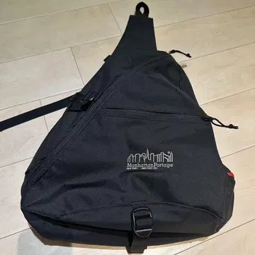 맨해튼 포티지 숄더백 J Action Bag Black