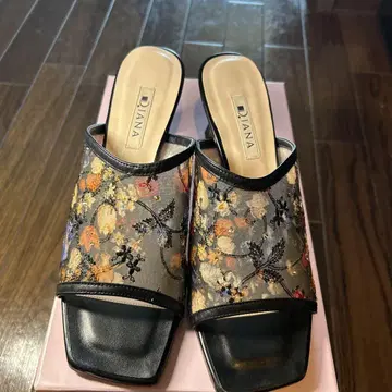 DIANA 꽃무늬 자수 뮬 샌들 약 6cm 힐 화백 시리즈