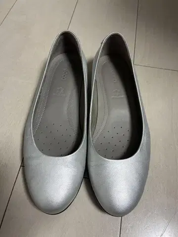 새상품급 에코 밸리 신발 23.5cm