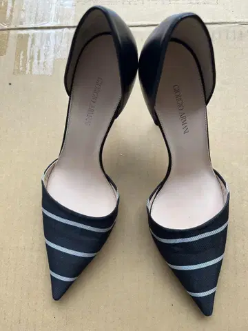 Giorgio Armani 하이힐 블랙/스트라이프 새상품급