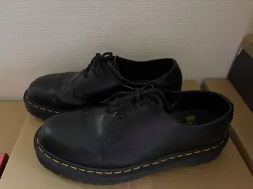 Dr. Martens 블랙 로퍼