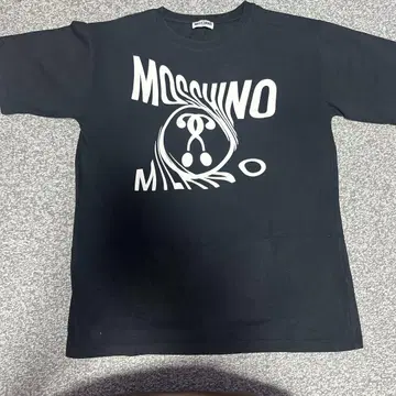 MOSCHINO TEEN 블랙 티셔츠 m 사이즈 정도 됩니다